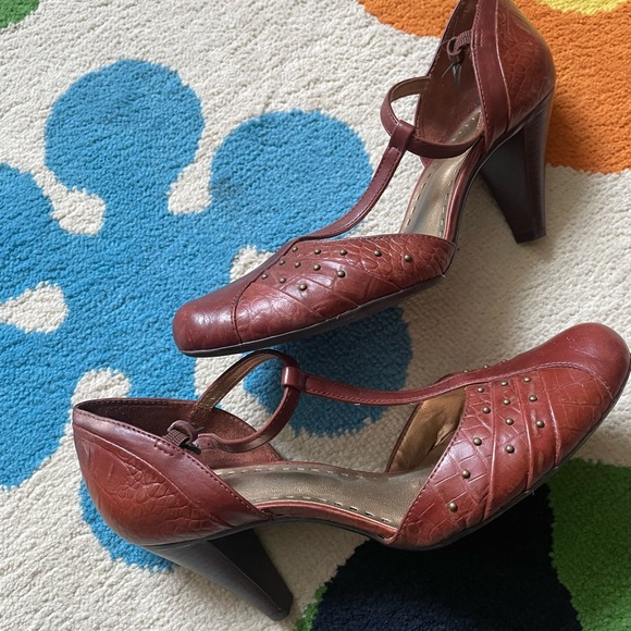 Vintage Gianni Bini brown heels with little studs, size 7.5 US - Picture 3 of 6